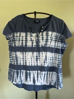 Chaps Women's Navy and White Tie-Dye Henley Short Sleeve Top XL